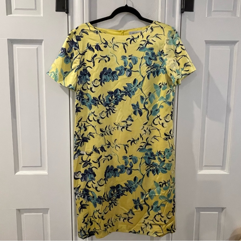ST. JOHN Yellow Blue Floral Print Short Sleeve Silk Blend Sheath Dress Sz 8